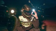 Moto - Noticias: Scorpion EXO HX1 Carbon SE Carbon Street Fighter: el casco alternativo